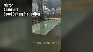 Tấm gương nhôm phản chiếu