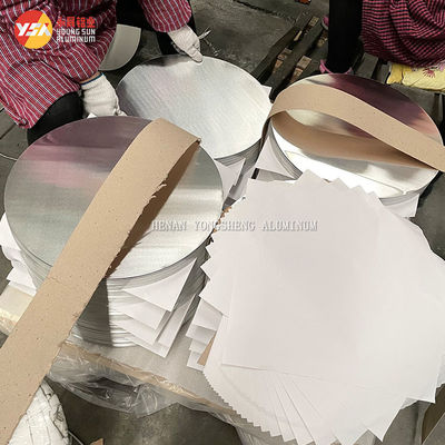 Đĩa nhôm tròn 1060 làm chụp đèn dụng cụ nấu nướng kích thước tùy chỉnh độ phẳng cao cạnh không bavia chuẩn thực phẩm